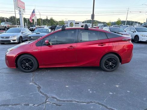 Used 2017 Toyota Prius Three w/ Carpet Mat Package FWD image 5