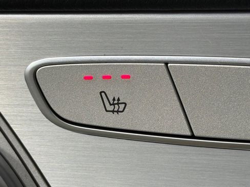 Used 2022 Mercedes-Benz GLC 300 image 31