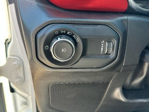 Used 2023 Jeep Wrangler Unlimited Rubicon AWD/4WD image 9