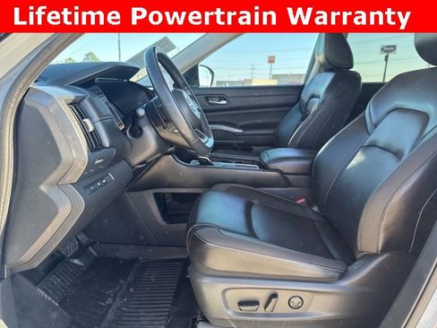 Used 2024 Nissan Pathfinder SL w/ Cargo Package image 2