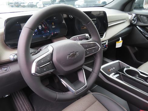 New 2025 Chevrolet Equinox LT w/ Convenience Package II image 14