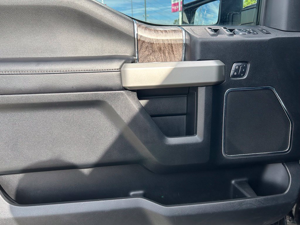 Used 2017 Ford F250 Lariat w/ Lariat Value Package AWD/4WD image 19