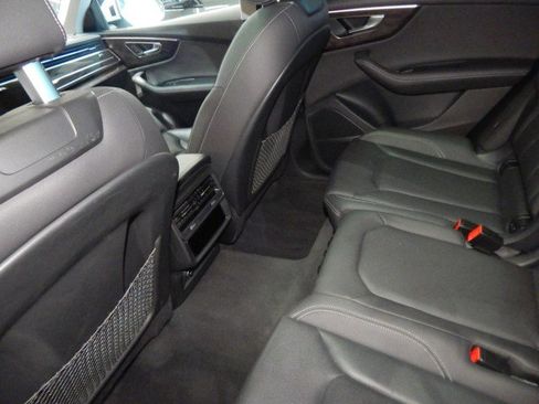 Used 2023 Audi Q8 Premium Plus image 36