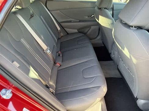 Certified 2025 Hyundai Elantra SEL image 18