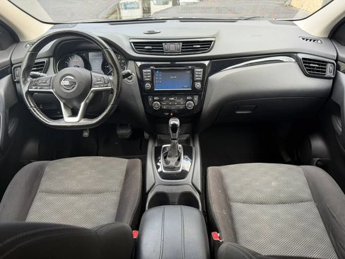 Used 2017 Nissan Rogue Sport SV w/ SV Premium Package FWD image 12