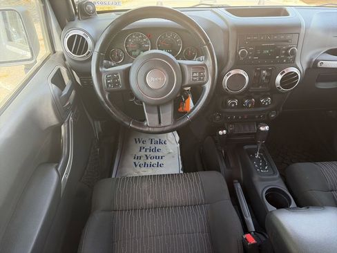Used 2012 Jeep Wrangler Unlimited Rubicon w/ Connectivity Group AWD/4WD image 14