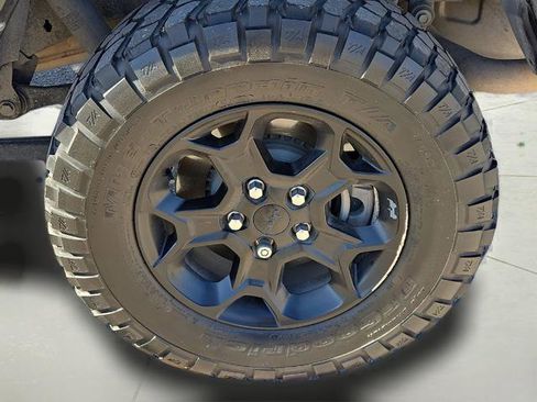 Used 2023 Jeep Gladiator Sport AWD/4WD image 17