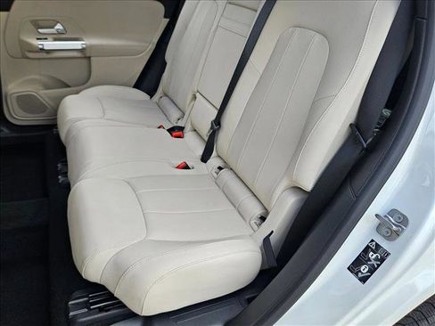 Used 2025 Mercedes-Benz GLB 250 image 17