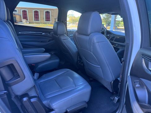 Used 2022 Buick Enclave Premium image 9