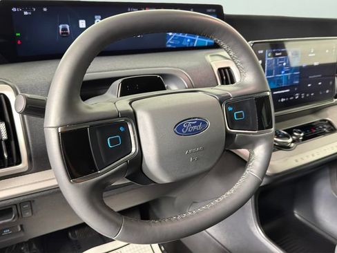 Used 2026 Ford Expedition Active RWD image 26