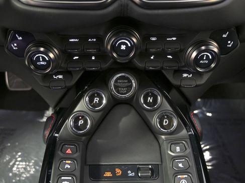 Used 2023 Aston Martin V8 Vantage Roadster RWD image 37