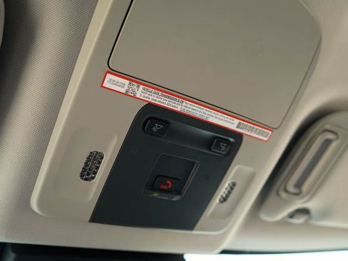 Used 2025 Toyota Camry LE w/ Convenience Package image 32