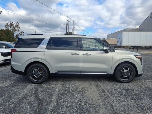 New 2026 Kia Carnival SX FWD image 9