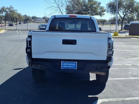 Used 2019 Toyota Tacoma SR image 8