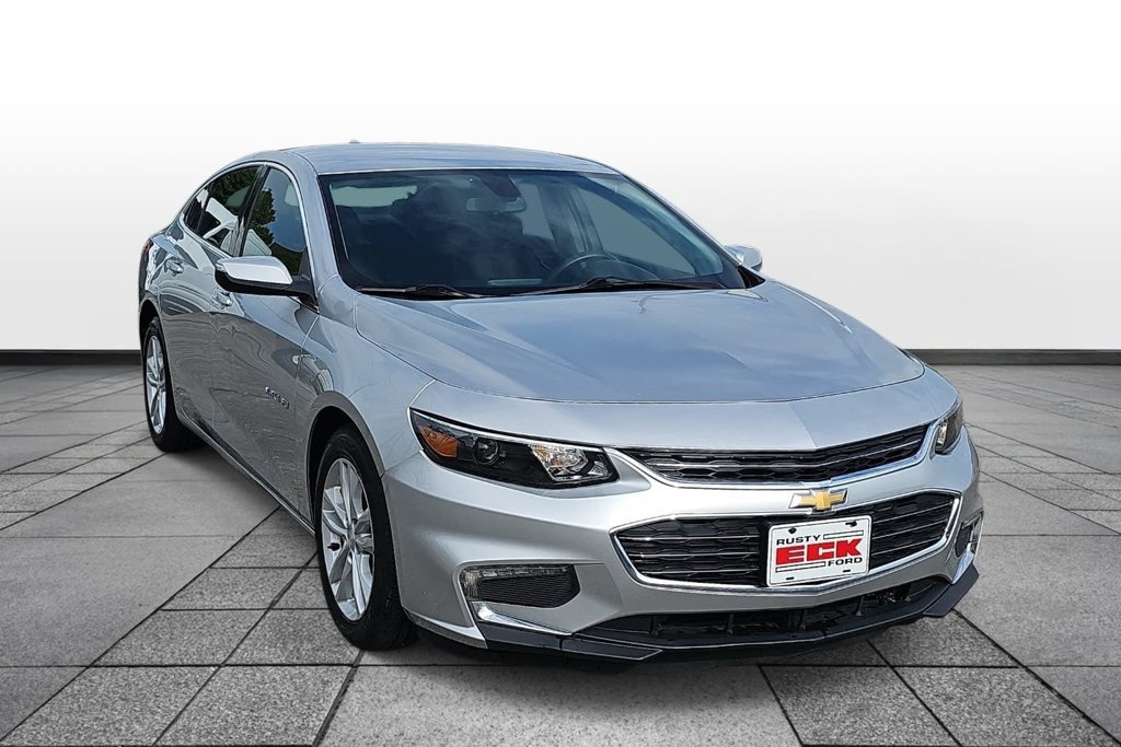 Used 2018 Chevrolet Malibu LT FWD image 3