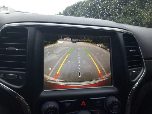 Used 2017 Jeep Grand Cherokee Altitude RWD image 23
