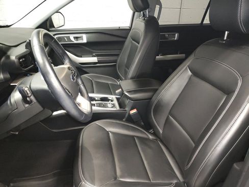 Used 2022 Ford Explorer XLT w/ Equipment Group 202A image 24