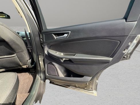 Used 2019 Ford Edge SE image 36