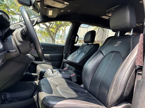 Used 2018 Chrysler Pacifica Touring-L w/ Premium Audio Group FWD image 8