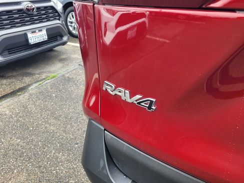 Used 2020 Toyota RAV4 XLE w/ Convenience Package image 6