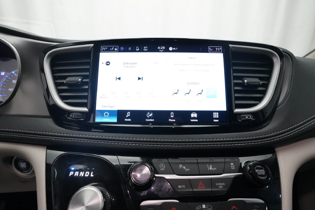 Used 2024 Chrysler Pacifica Touring-L AWD/4WD image 6