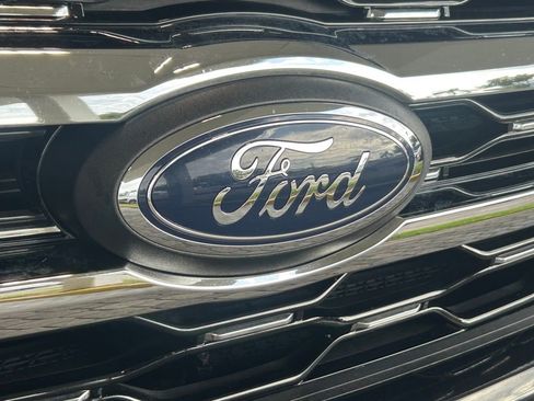 Used 2024 Ford Expedition Limited image 17