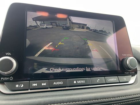 Used 2025 Nissan Rogue SV FWD image 29