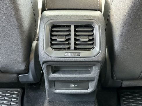 Certified 2024 Volkswagen Taos SE image 19