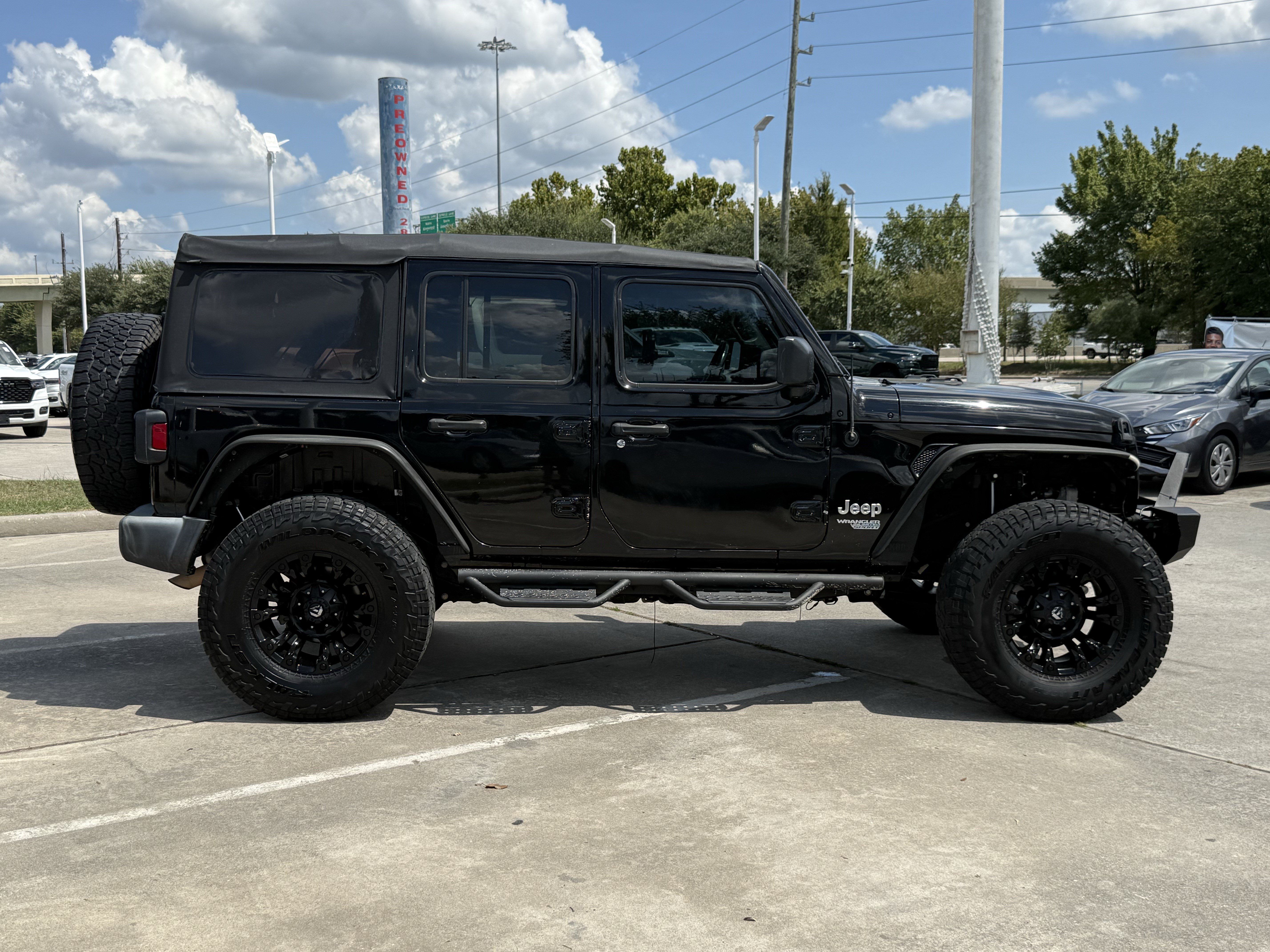 Used 2018 Jeep Wrangler Unlimited Sport S AWD/4WD image 3