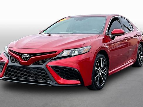 Used 2021 Toyota Camry SE image 1