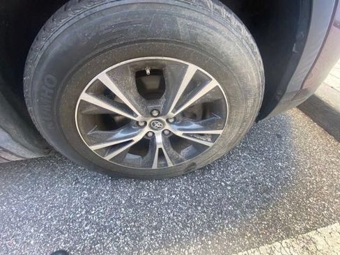 Used 2017 Toyota Highlander LE FWD image 17