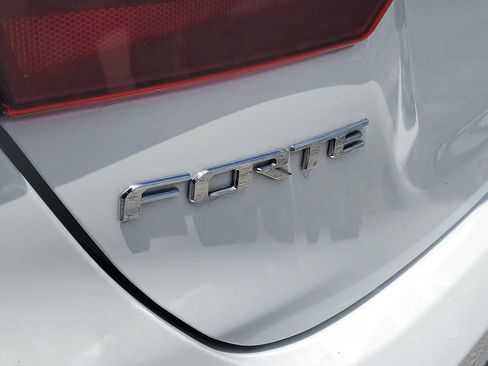 Used 2021 Kia Forte GT-Line w/ GT-Line Premium Package FWD image 8
