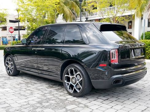 Used 2020 Rolls-Royce Cullinan Black Badge image 18