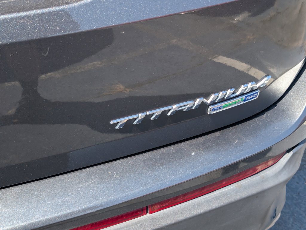 Used 2016 Ford Edge Titanium w/ Equipment Group 302A AWD/4WD image 18