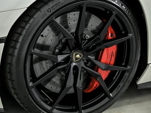 Used 2017 Lamborghini Aventador S image 18