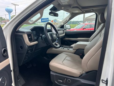 Used 2024 Ford Expedition Limited AWD/4WD image 12