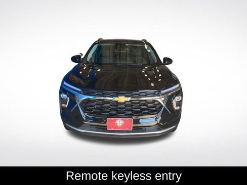 Used 2025 Chevrolet Trax LT w/ LT Convenience Package image 14