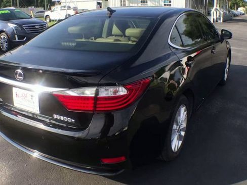 Used 2013 Lexus ES 300h w/ Luxury Pkg FWD image 8