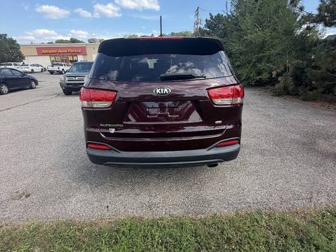 Used 2017 Kia Sorento FWD image 3