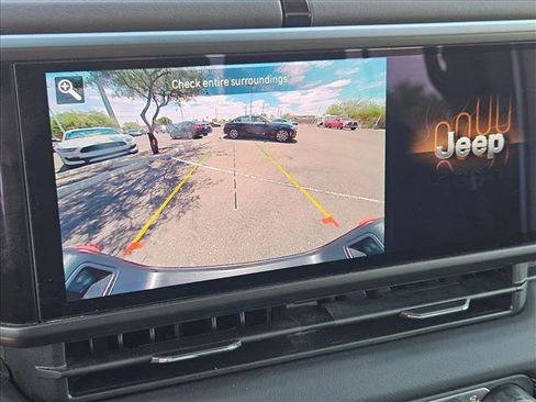 Used 2025 Jeep Gladiator Mojave w/ Convenience Group image 13