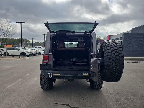 Used 2016 Jeep Wrangler Unlimited Rubicon w/ Connectivity Group image 16