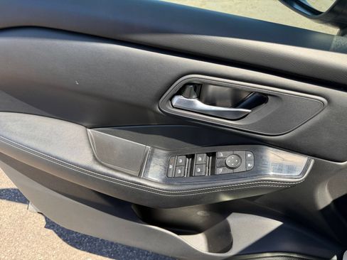 Used 2025 Nissan Rogue SV AWD/4WD image 18
