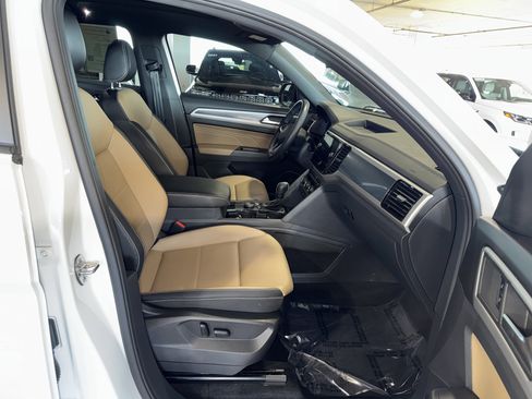 Used 2023 Volkswagen Atlas Cross Sport SEL R-Line image 10