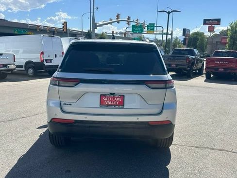 Certified 2023 Jeep Grand Cherokee Altitude AWD/4WD image 6