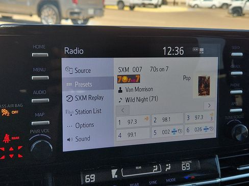 Used 2024 Toyota Sienna LE FWD image 19