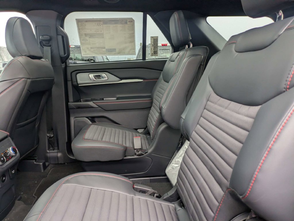 New 2026 Ford Explorer ST-Line w/ ST-Line Street Pack AWD/4WD image 16