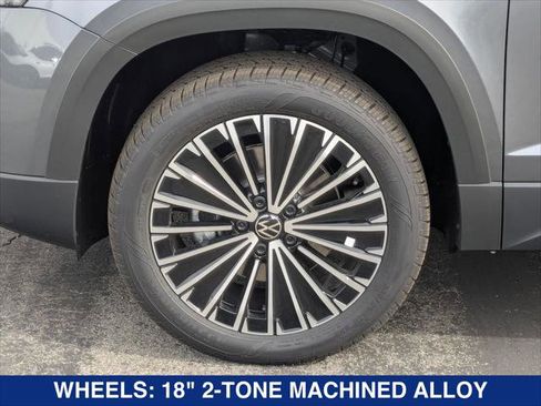 New 2026 Volkswagen Taos SE FWD image 8