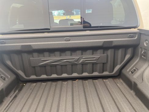 Used 2024 Chevrolet Colorado ZR2 w/ Technology Package image 40