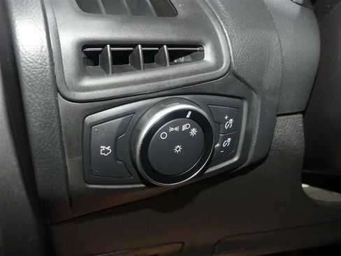 Used 2018 Ford Focus SE FWD image 28