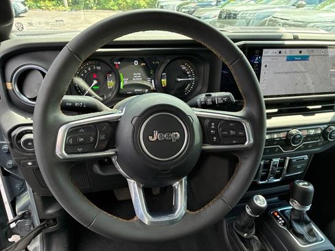 Used 2024 Jeep Wrangler Unlimited Sahara w/ Technology Group AWD/4WD image 16